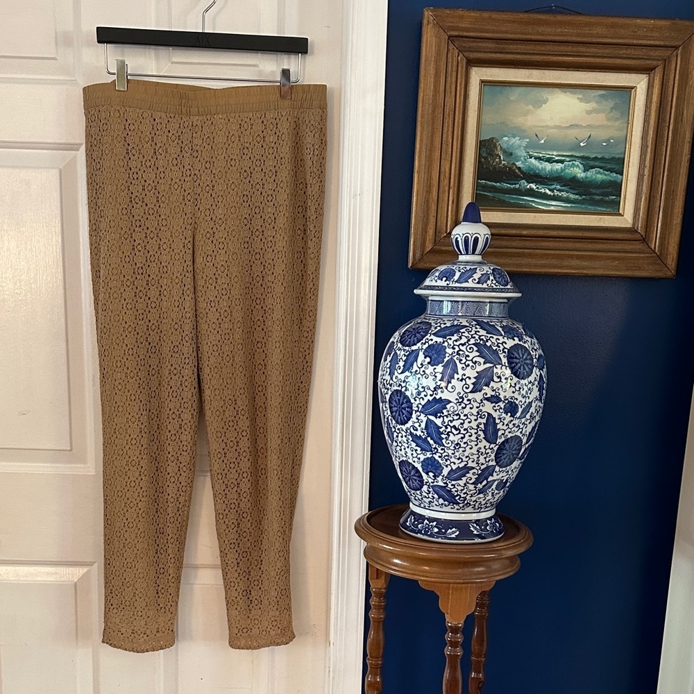 Women’s Chico's Arabian Camel Pull-On Lace Elastic Waist Lined Ankle Pants